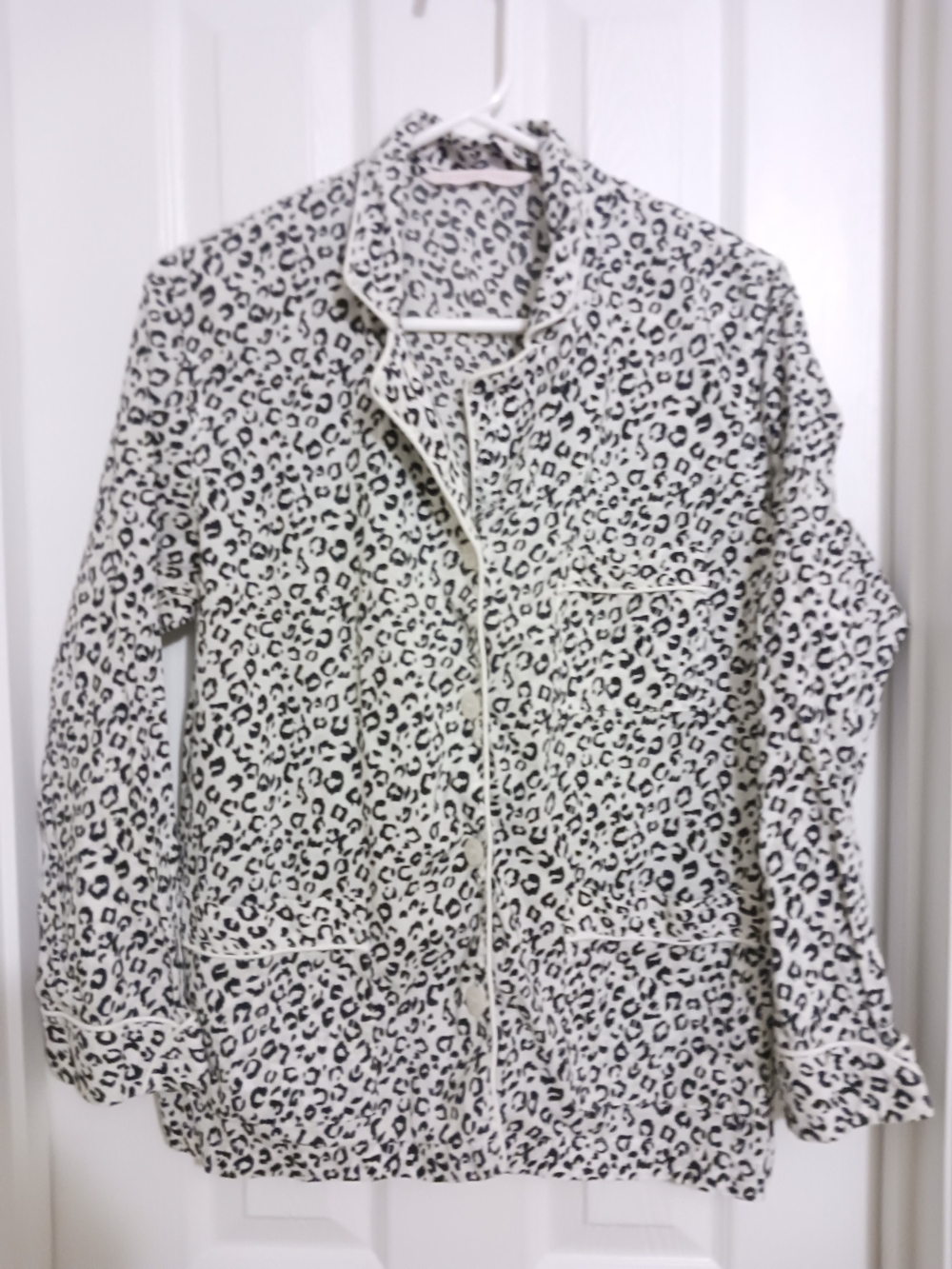 Victoria's Secret Black/ White Leopard Print Pajama Set XS